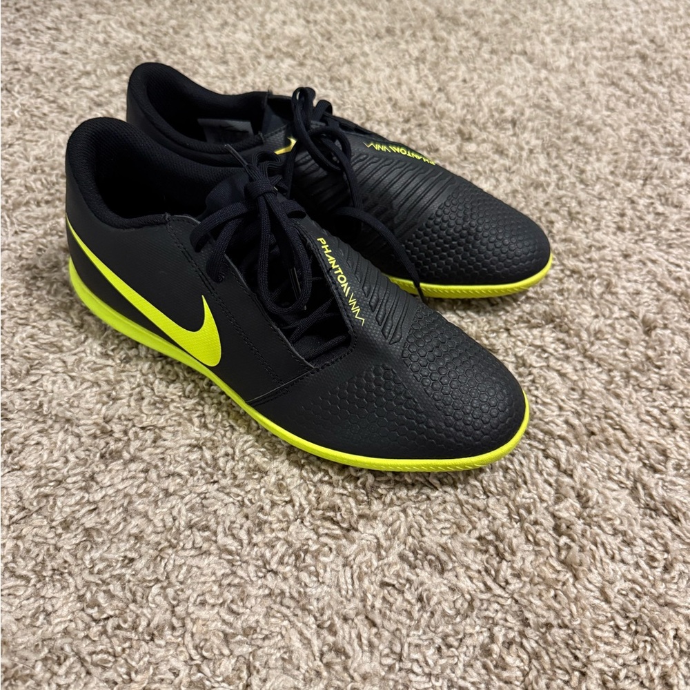 Nike Phantom Venom Club TF 'Black Volt'